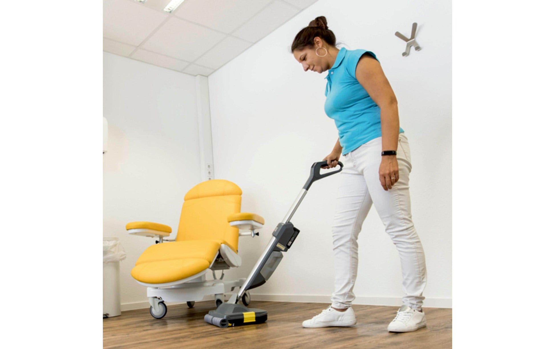 Karcher AG Scheuersaugmaschine BR 30/1 C Bp – 1 l – 30,5 × 34,0 × 120,0 cm – grau