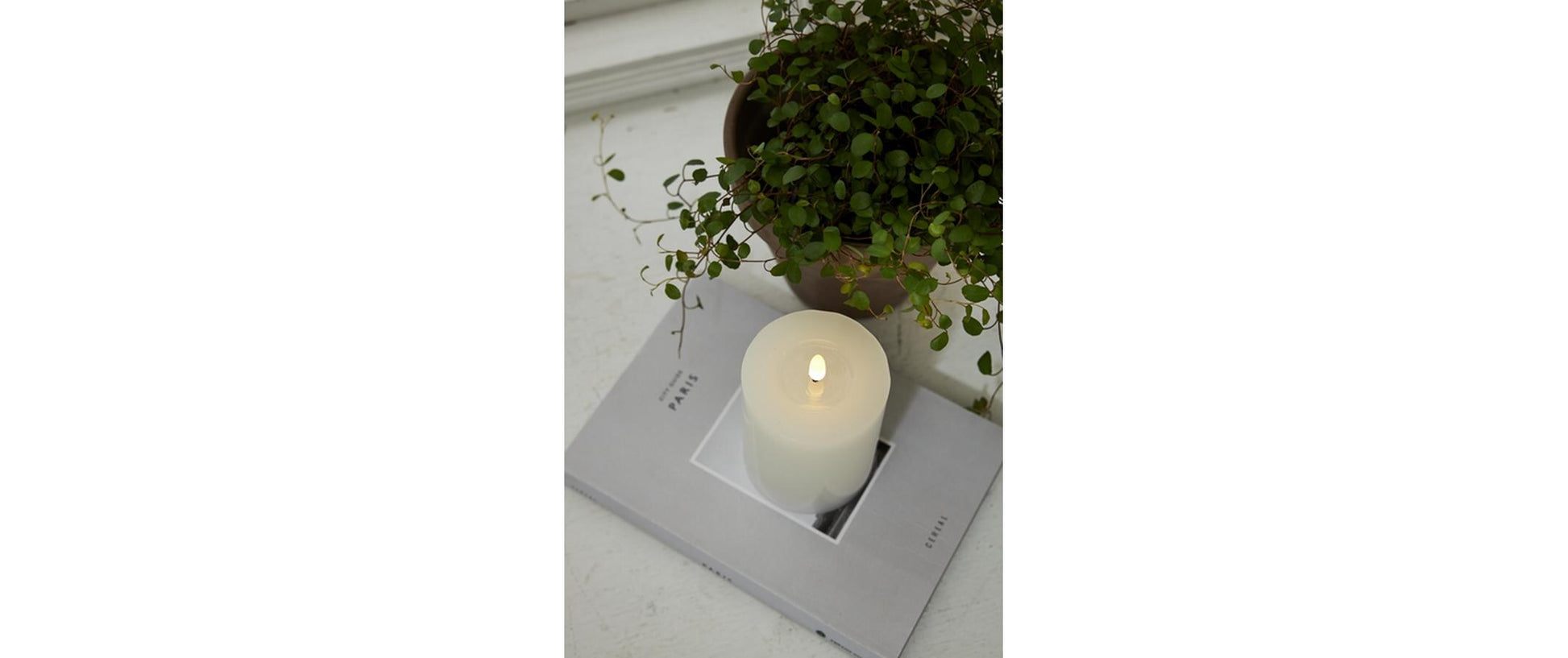 Star Trading LED-Kerze – Ø 7,5 × 12,5 cm, 0,01 W, Warmweiss, Weiss, flackernd, Timer, batteriebetrieben (2× AA)