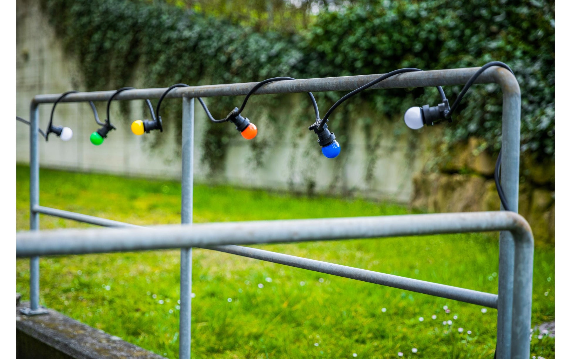 M. Schönenberger Schönenberger Lichterkette 87.7001.10-2 – 10 m – 10 W – Mehrfarbig – IP44 – Netzbetrieb – Schwarz