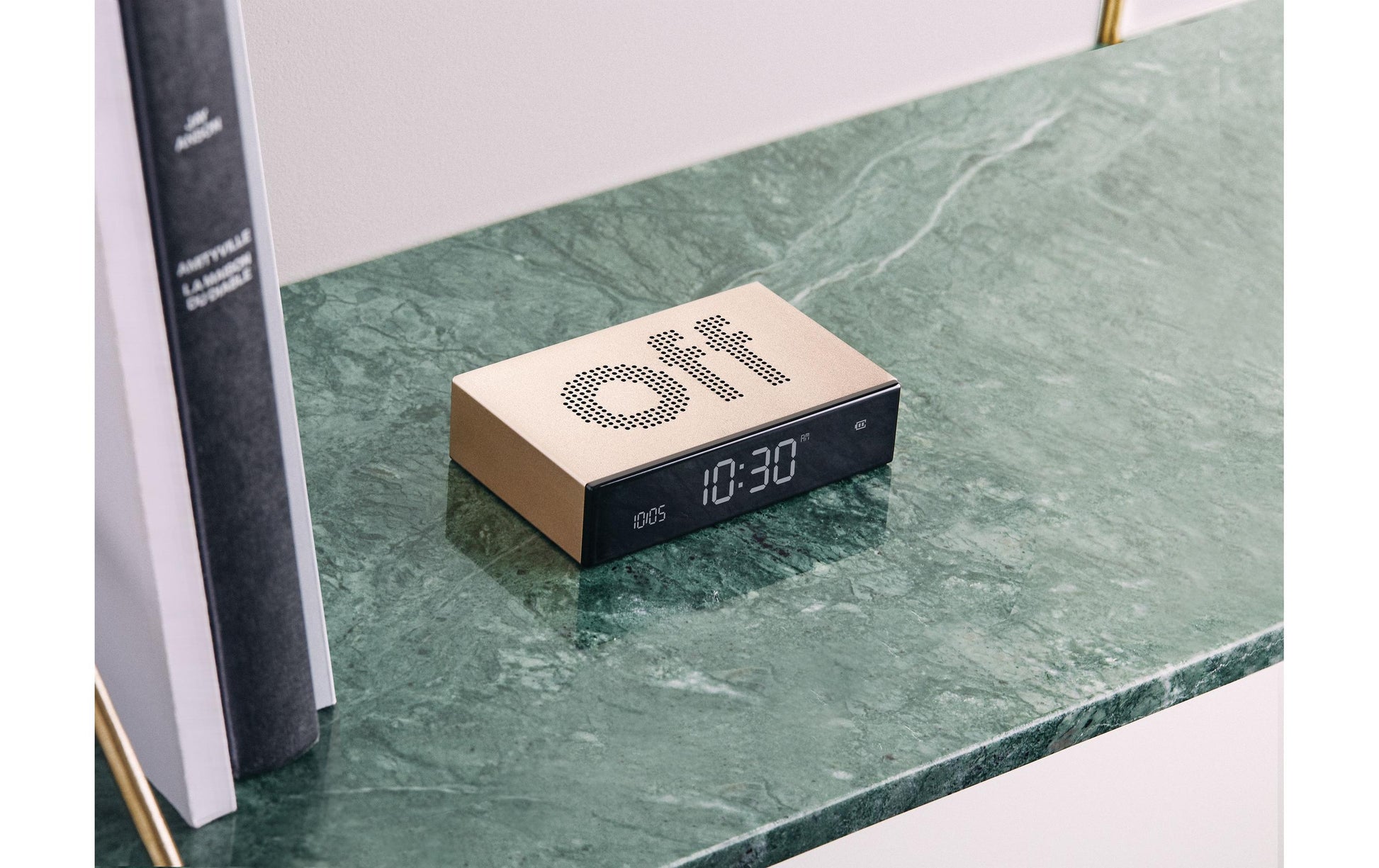 LEXON Digitalwecker – Snooze, USB, 10,4 × 2,6 × 6,5 cm, Gold