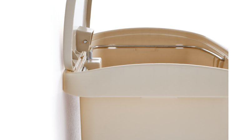 Rubbermaid Treteimer Slim Jim – 49 l – Kunststoff, rechteckig – weiss
