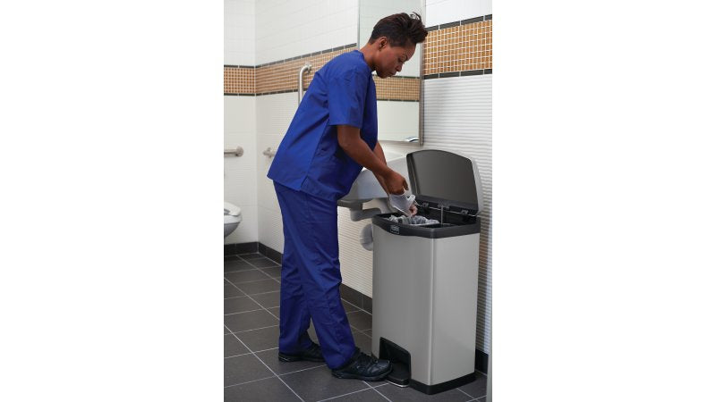 Rubbermaid Slim Jim Treteimer – 49 l – Metall/Kunststoff, rechteckig – schwarz/grau