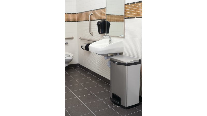 Rubbermaid Slim Jim Treteimer – 49 l – Metall/Kunststoff, rechteckig – schwarz/grau