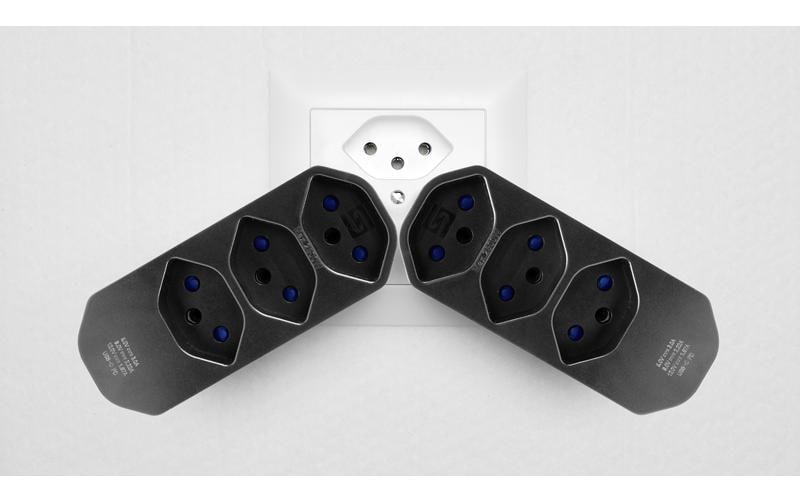 Steffen Steckdosenleiste, 4×T13, 1×USB-C, ohne Schalter, abgewinkelter T12-Stecker, 42×75×110 mm – schwarz