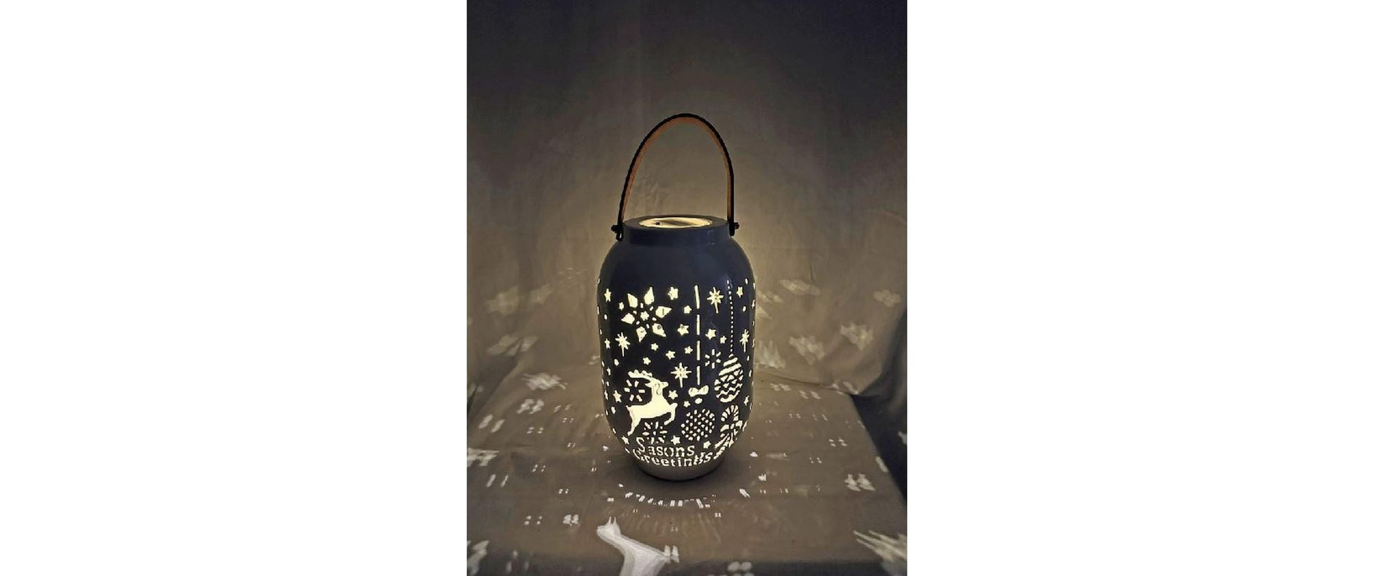 Dameco Dekorative Laterne – 18 × 28 cm, Warmweiss, Timer 6/18 h, Batteriebetrieb 2×AA, Keramik, Weiss