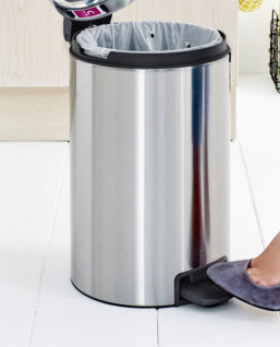 Brabantia NewIcon Treteimer – 12 l – Edelstahl, rund – Anti-Fingerprint, Anti-Rutsch