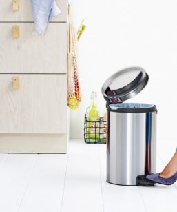 Brabantia NewIcon Treteimer – 12 l – Edelstahl, rund – Anti-Fingerprint, Anti-Rutsch