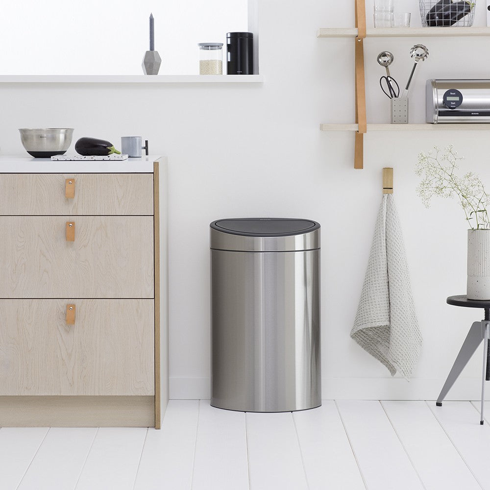 Brabantia Abfallcontainer – 40 l – mit Deckel – Edelstahl, Silber – Anti-Fingerprint-Deckel