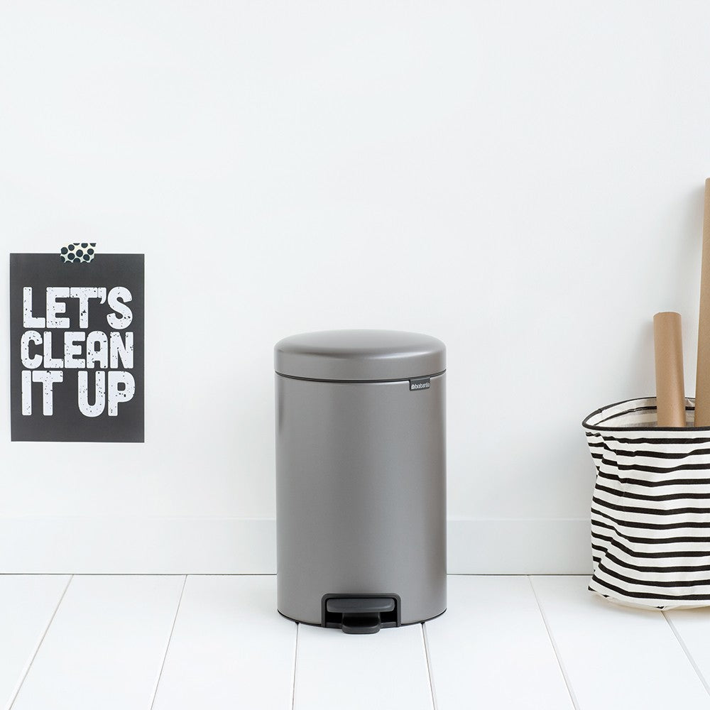 Brabantia NewIcon Papierkorb – 12 l, mit Deckel, Edelstahl – Ø 240 × H 411 mm