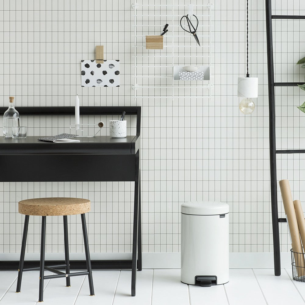 Brabantia NewIcon Treteimer – 12 l – Edelstahl, rund – Weiss – Soft-Close