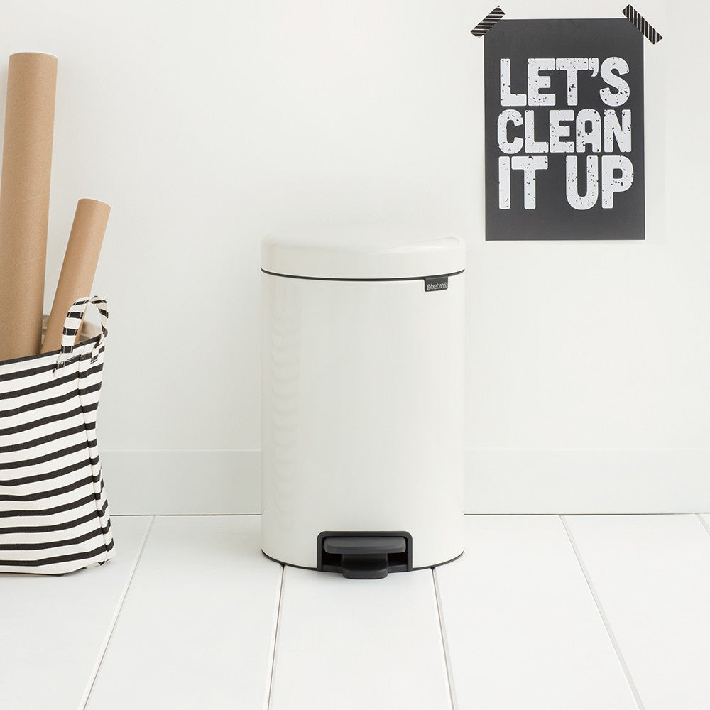 Brabantia NewIcon Treteimer – 12 l – Edelstahl, rund – Weiss – Soft-Close