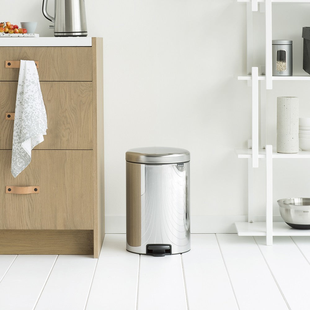 Brabantia NewIcon Treteimer 20 Liter – Soft-Close, Edelstahl