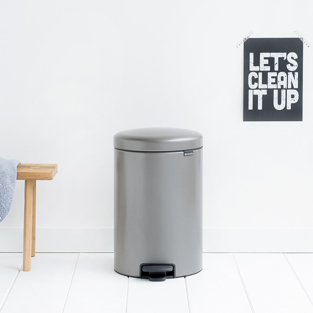 Brabantia NewIcon Treteimer – 20 l – Edelstahl – B × H × T 290 × 467 × 380 mm