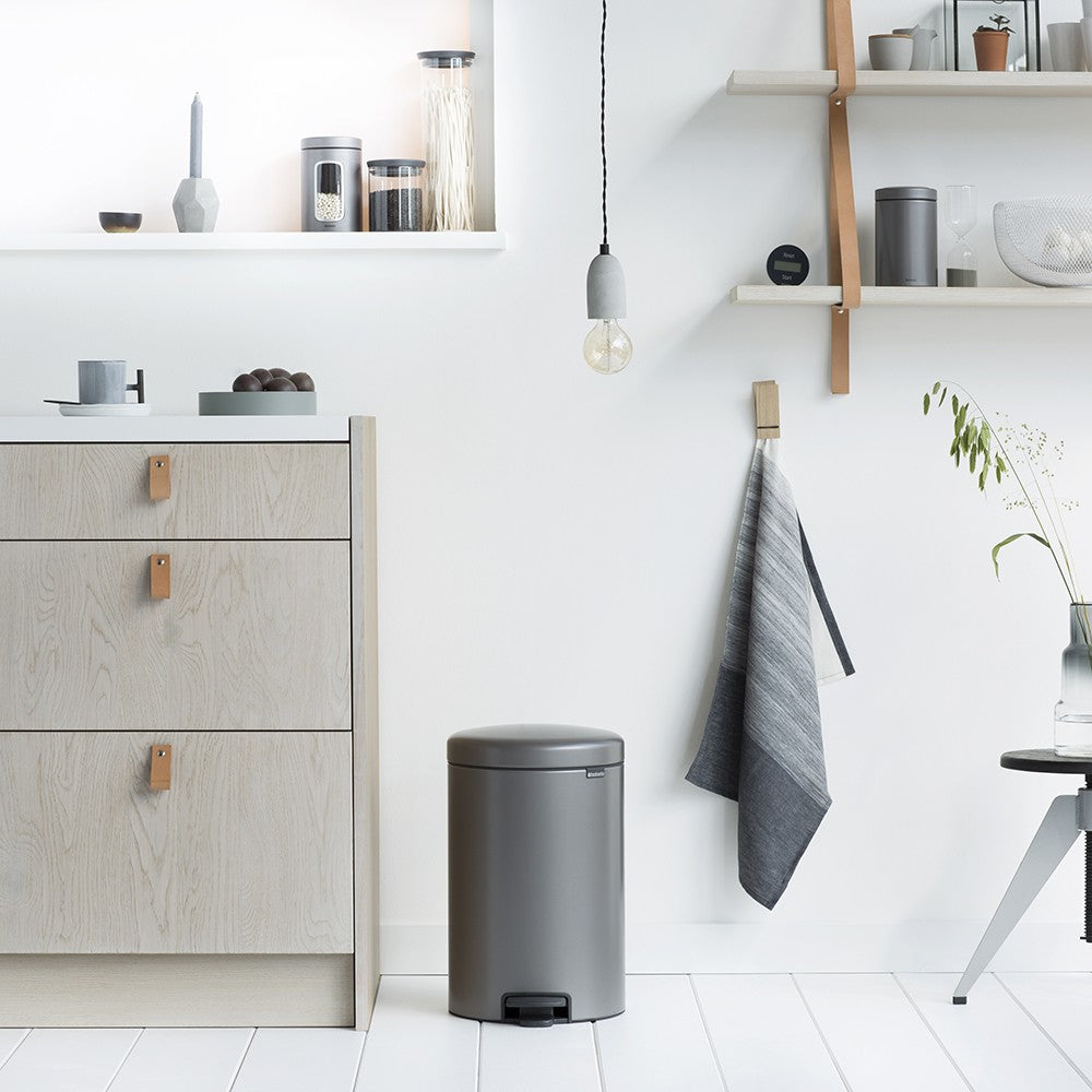 Brabantia NewIcon Treteimer – 20 l – Edelstahl – B × H × T 290 × 467 × 380 mm