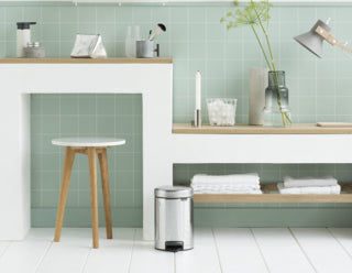 Brabantia Papierkorb NewIcon – 3 l – mit Deckel, Edelstahl – Ø 170 × H 264 mm, Anti-Rutsch-Basis