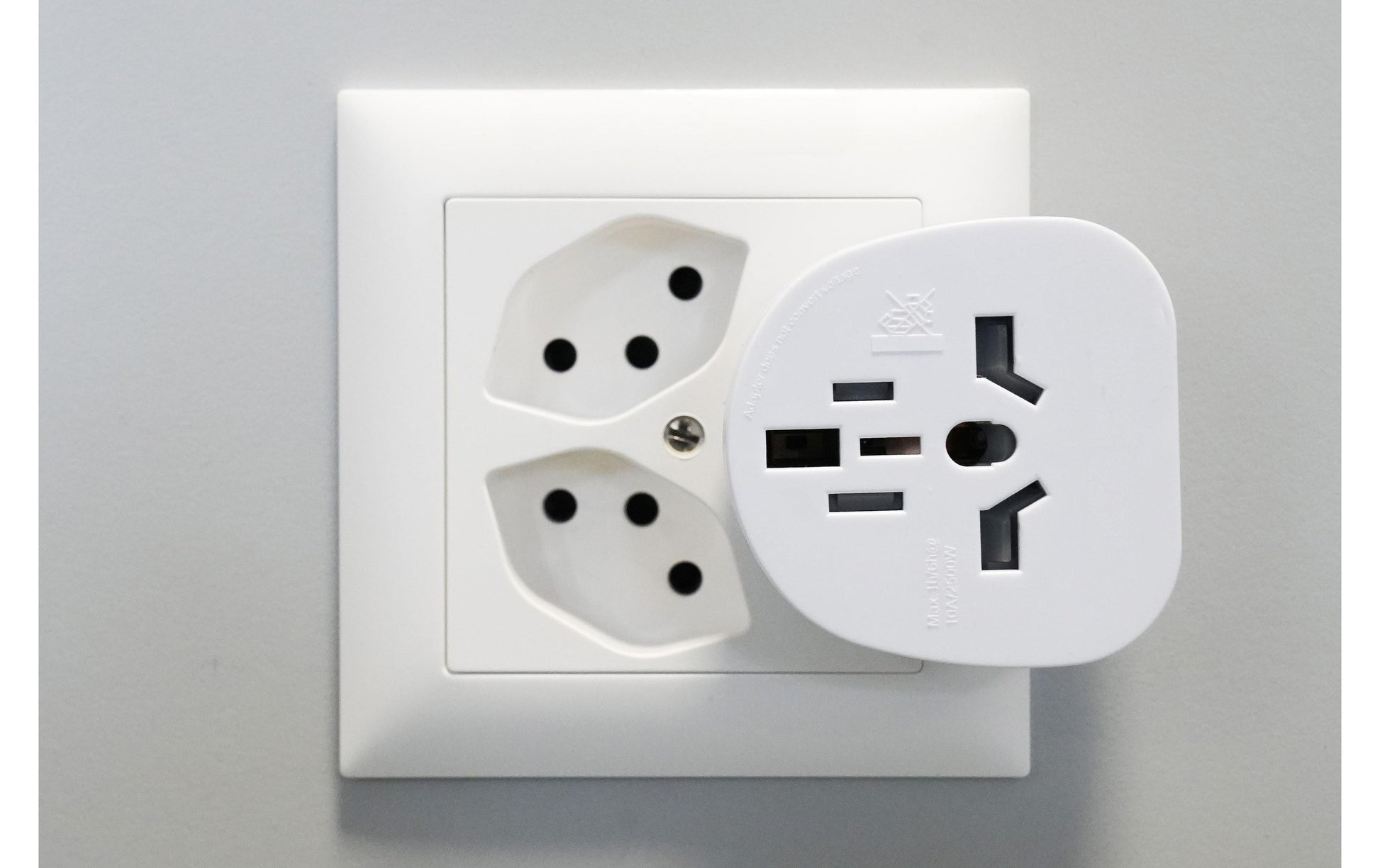 Furber. Furber – Reiseadapter – von Italien nach Schweiz – geerdet, 10 A, 2500 W – schwarz