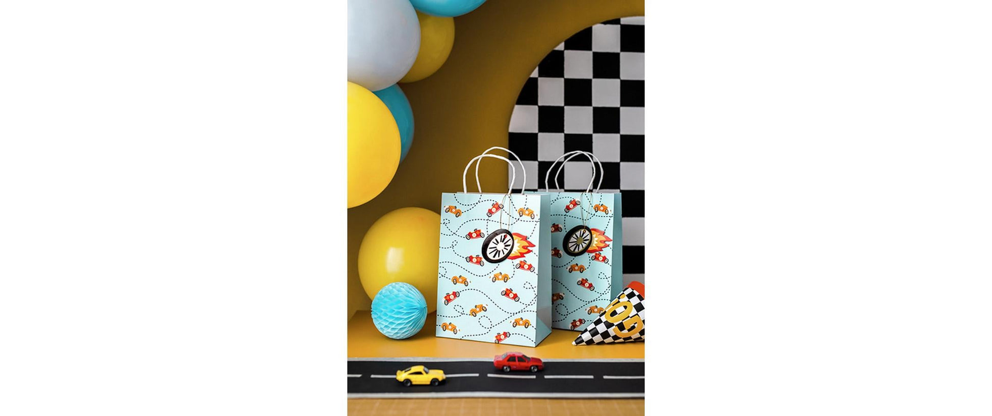 PartyDeco Geschenktasche Autos – 180 × 250 × 105 mm – 1 Stk.