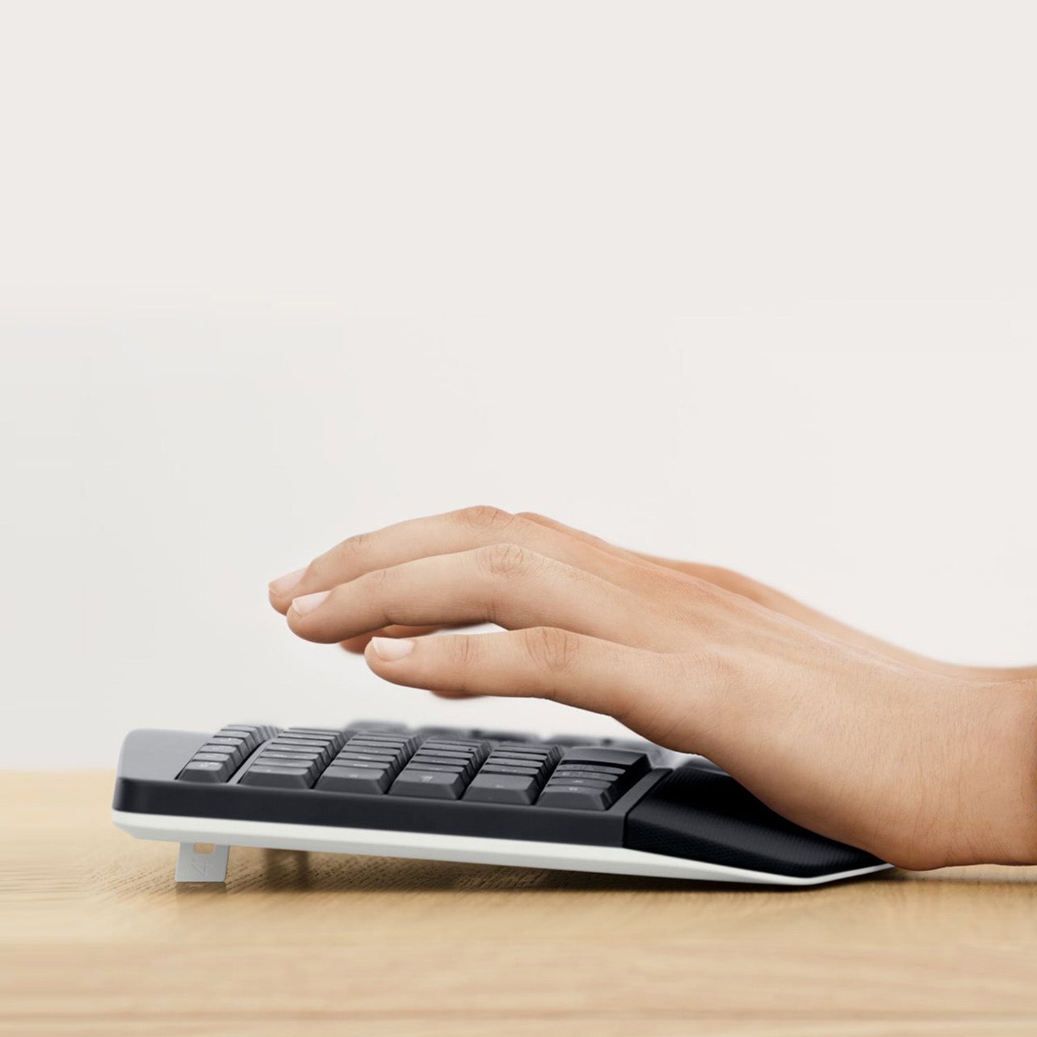 Logitech MK850 Performance – Tastatur, kabellos (Bluetooth/2,4 GHz), DE-Layout (DE)