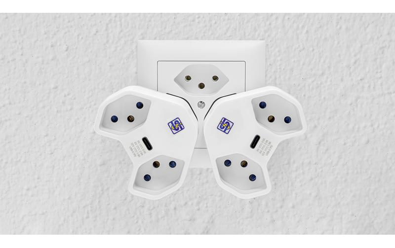Steffen Reiseadapter T12 zu 2×T13 + USB-C – 250 V, 10 A, 2500 W, Kinderschutz, drehbar, Weiss