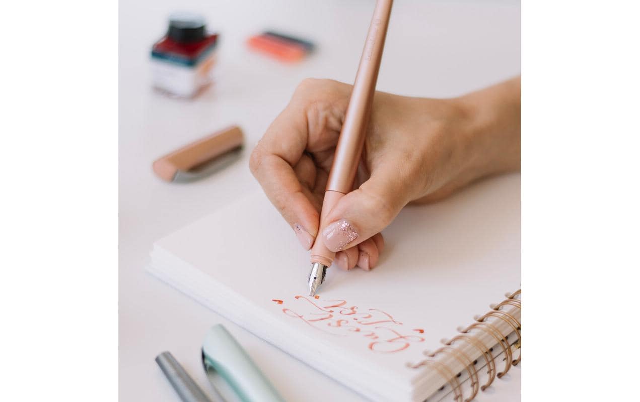 Schneider Schreibgeräte Schneider Callissima Kalligrafie Set – 1,1/1,5/1,8 mm – für Rechts- & Linkshänder – Anthrazit – Patronen