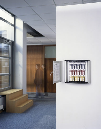 Durable Key Box 18 – Schlüsselkasten für 18 Schlüssel, Zylinderschloss, Aluminium, Silber, 302 × 118 × 280 mm