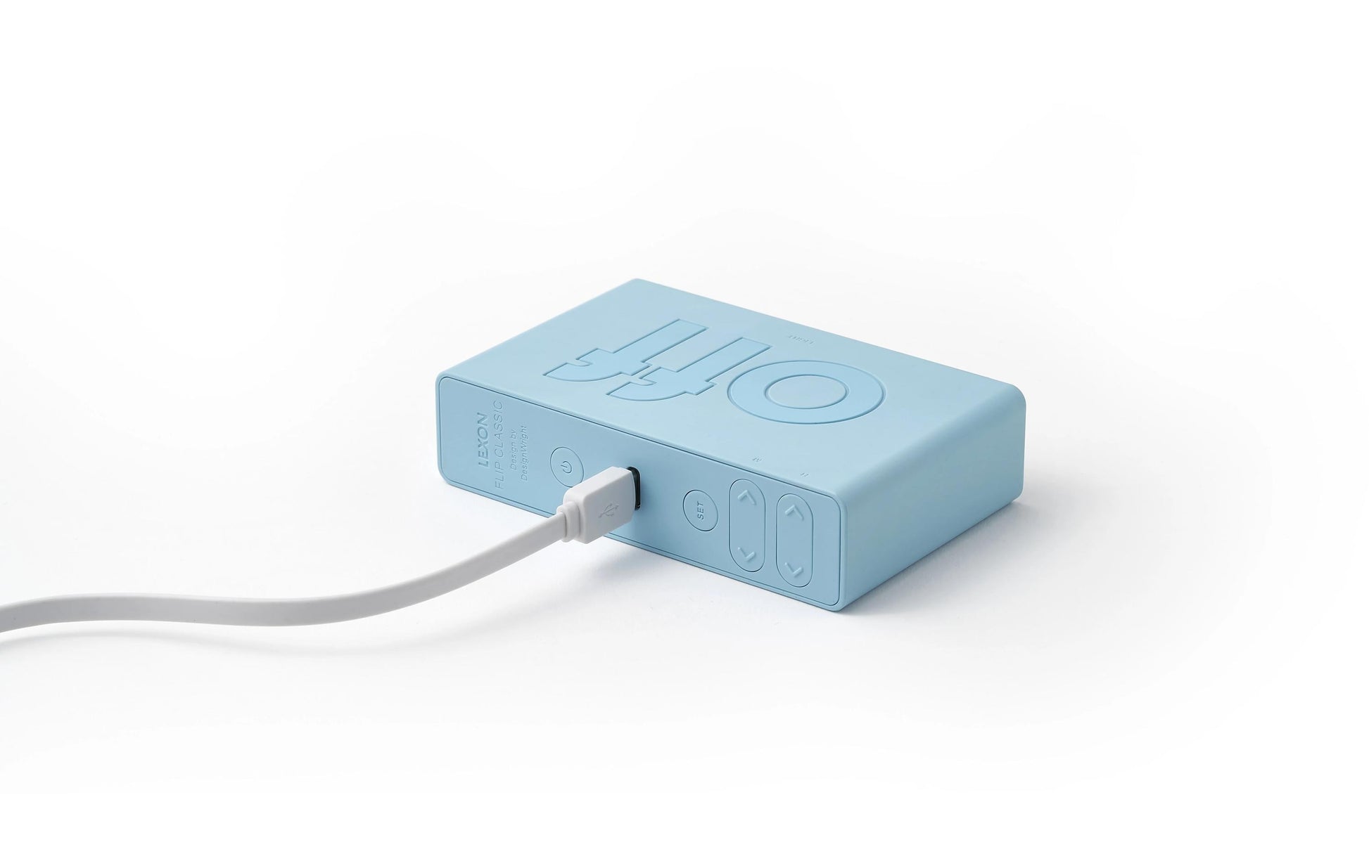 LEXON Flip Classic Digitalwecker – Funk, Snooze, USB, 10,4 × 2,6 × 6,5 cm, Hellblau