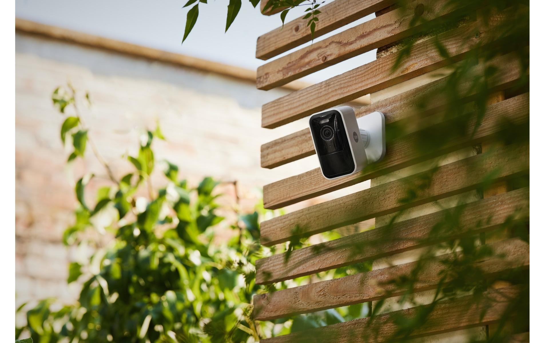 Yale SV-OC-1A-W IP-Sicherheitskamera – 1080p, 2,1 MP, Nachtsicht 6 m, Grau