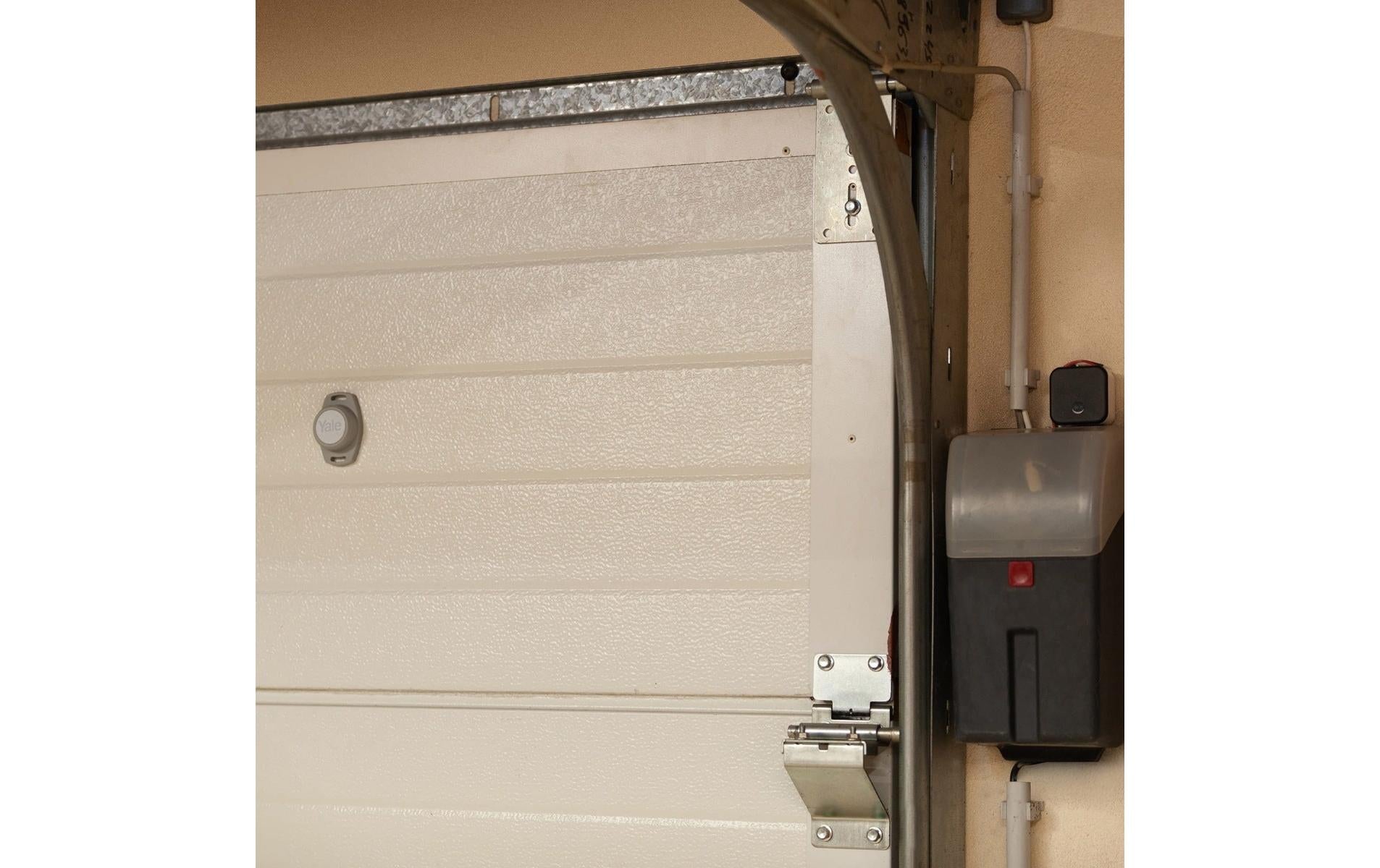 Yale Smart Positionssensor Garagentoröffner – kabellos, BT, 70×46×21 mm, Schwarz/Grau