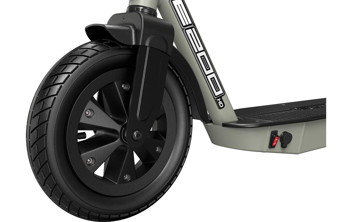 Razor E200 HD Elektroroller – 200 W, 20,8 km/h, 14 km Reichweite – ab 13 Jahren – schwarz