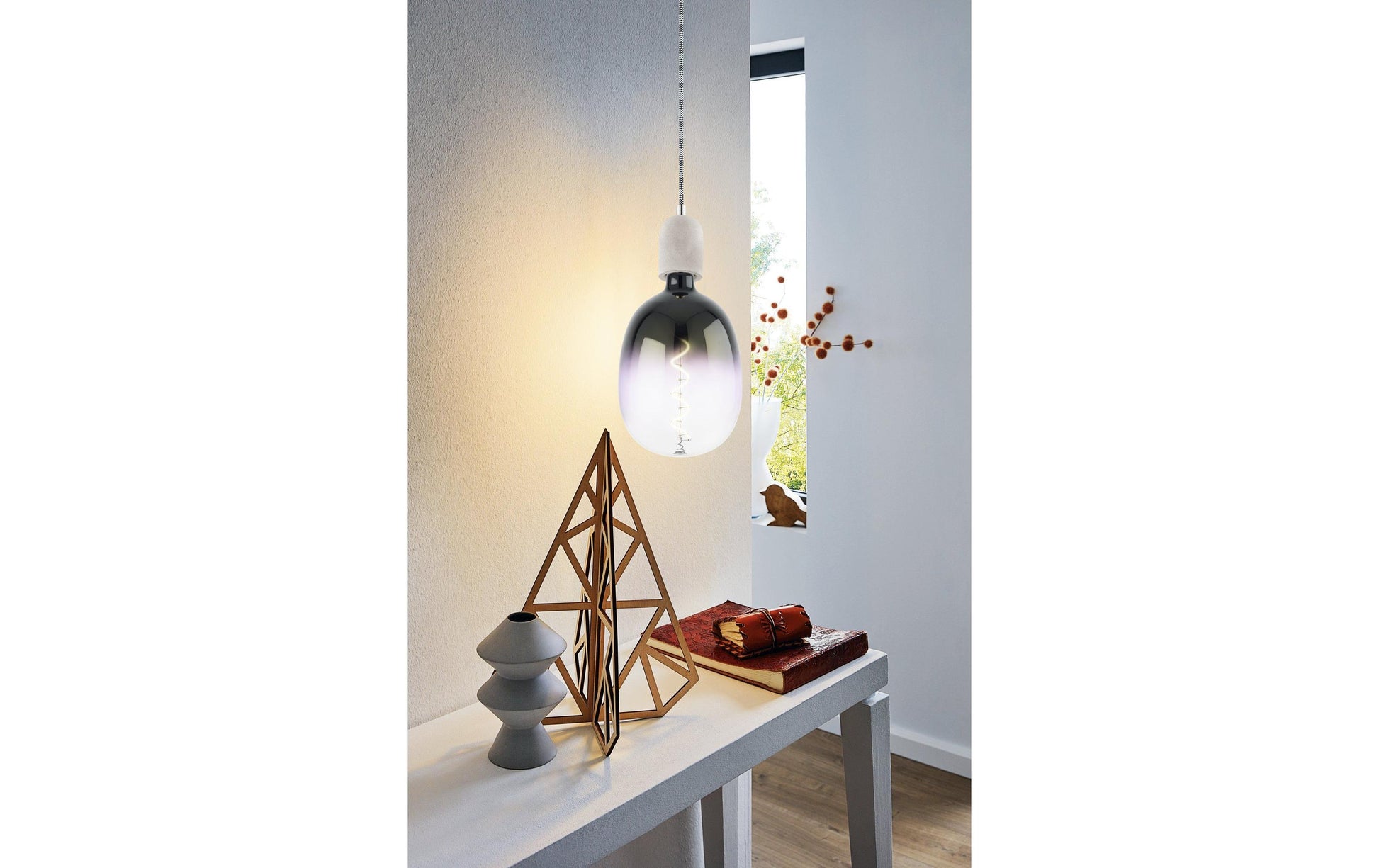 EGLO LED-Leuchtmittel Kugelform E27 – 4 W dimmbar, 85 lm, 1800 K Warmweiss, 300°, Violett