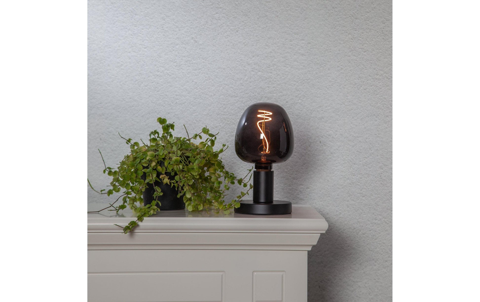 EGLO Globe G125 LED-Leuchtmittel E27 – 4 W dimmbar, 40 lm, 2000 K warmweiss, 360°, schwarz