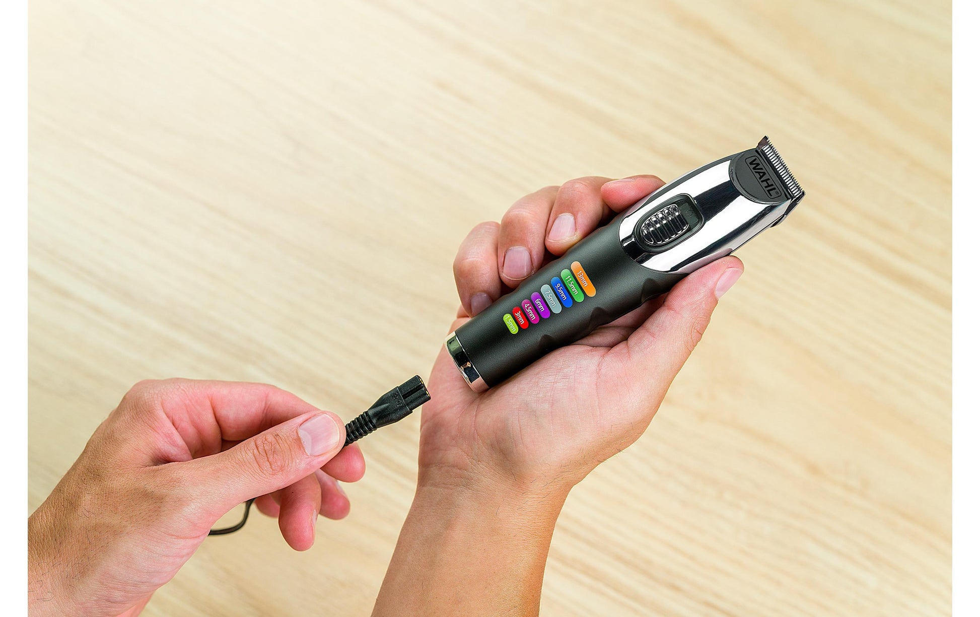 Wahl Barttrimmer Color Trim – Akkubetrieb, 240 min, 0,5–13 mm, 9 Stk, 3 cm Schnittbreite – Schwarz/Silber