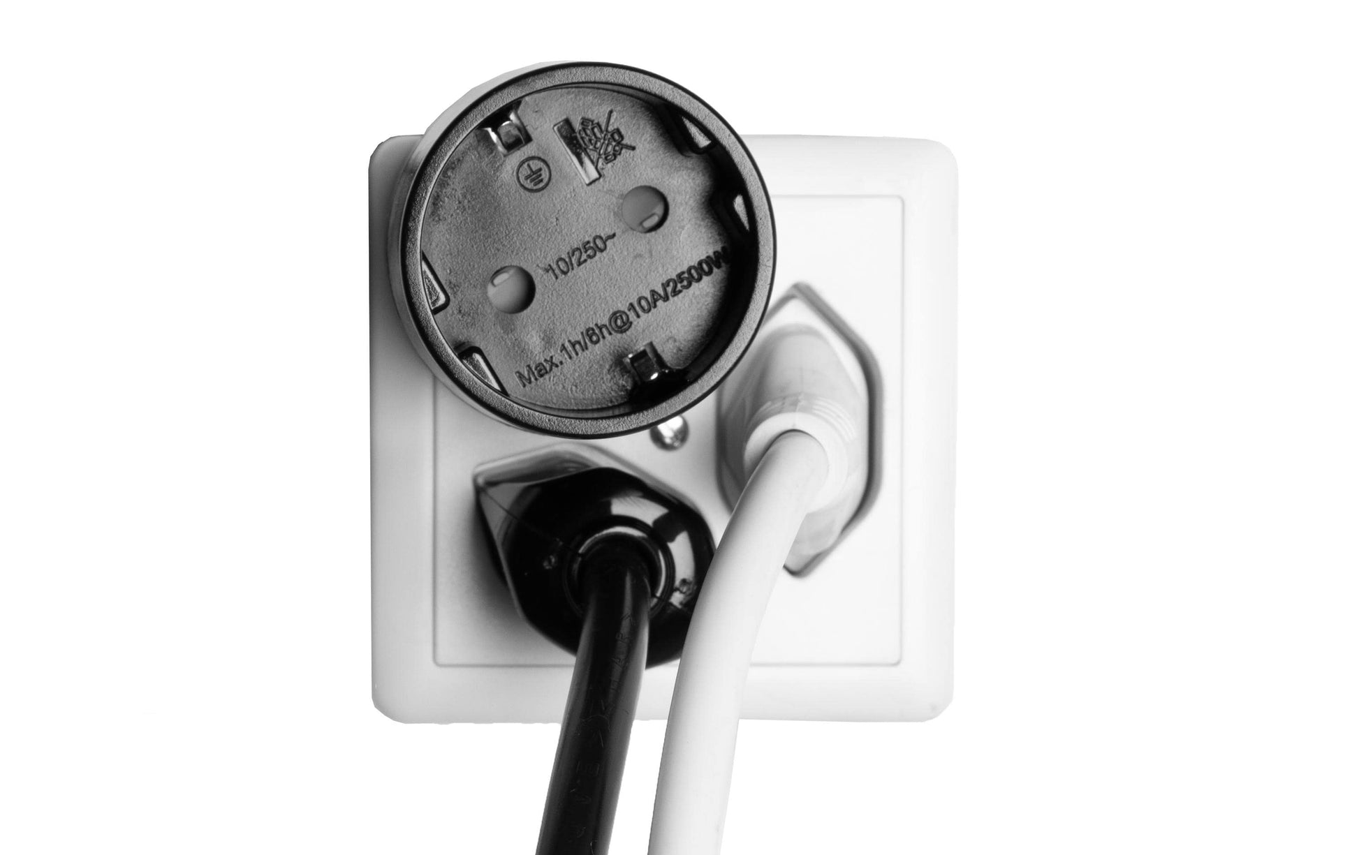 Furber. Reiseadapter – Typ J → Typ F (Schweiz → Europa), geerdet, 2500 W – schwarz