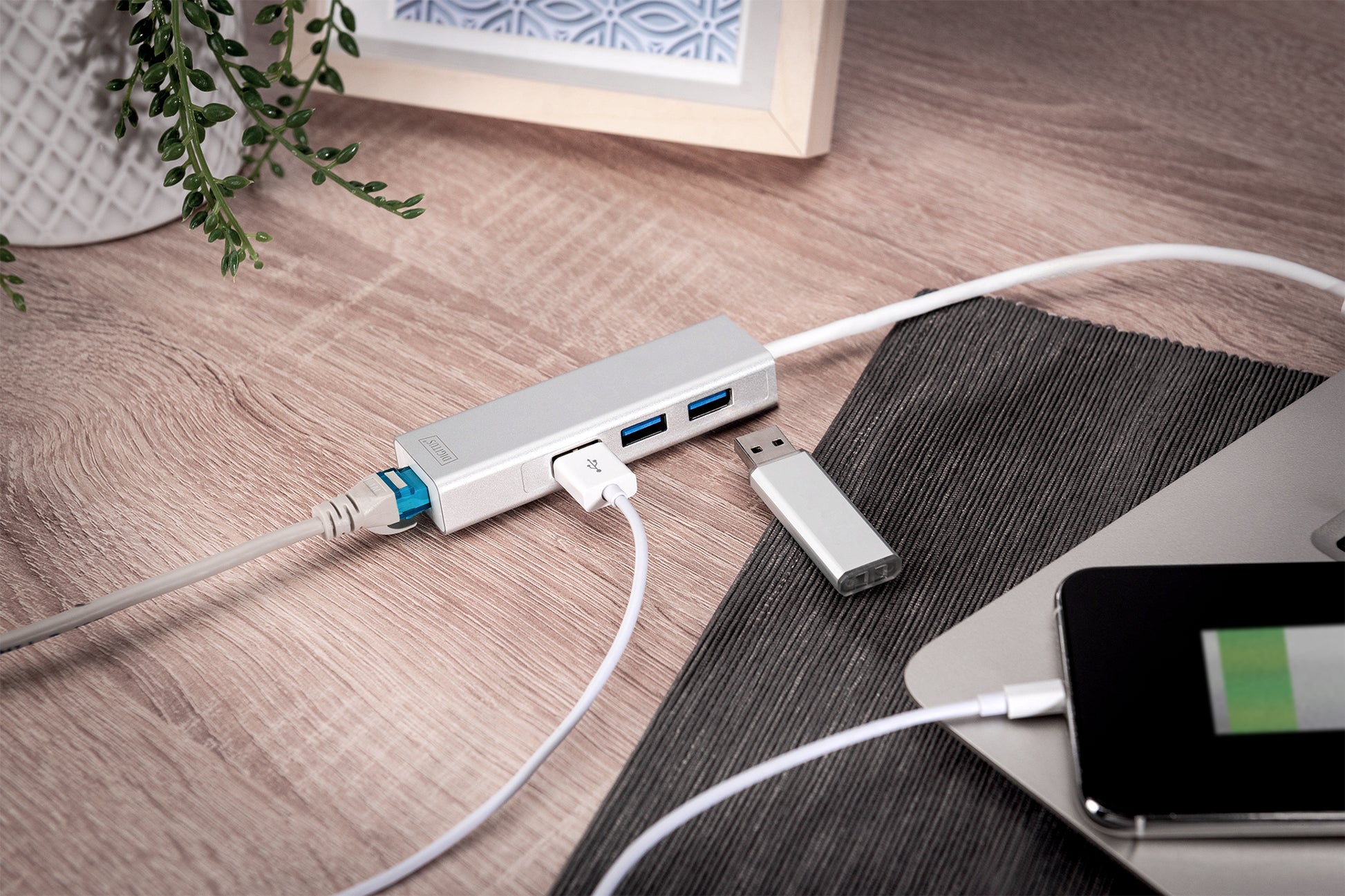 Digitus USB-Hub – 3× USB-A, GbE, für Windows/Mac/Linux