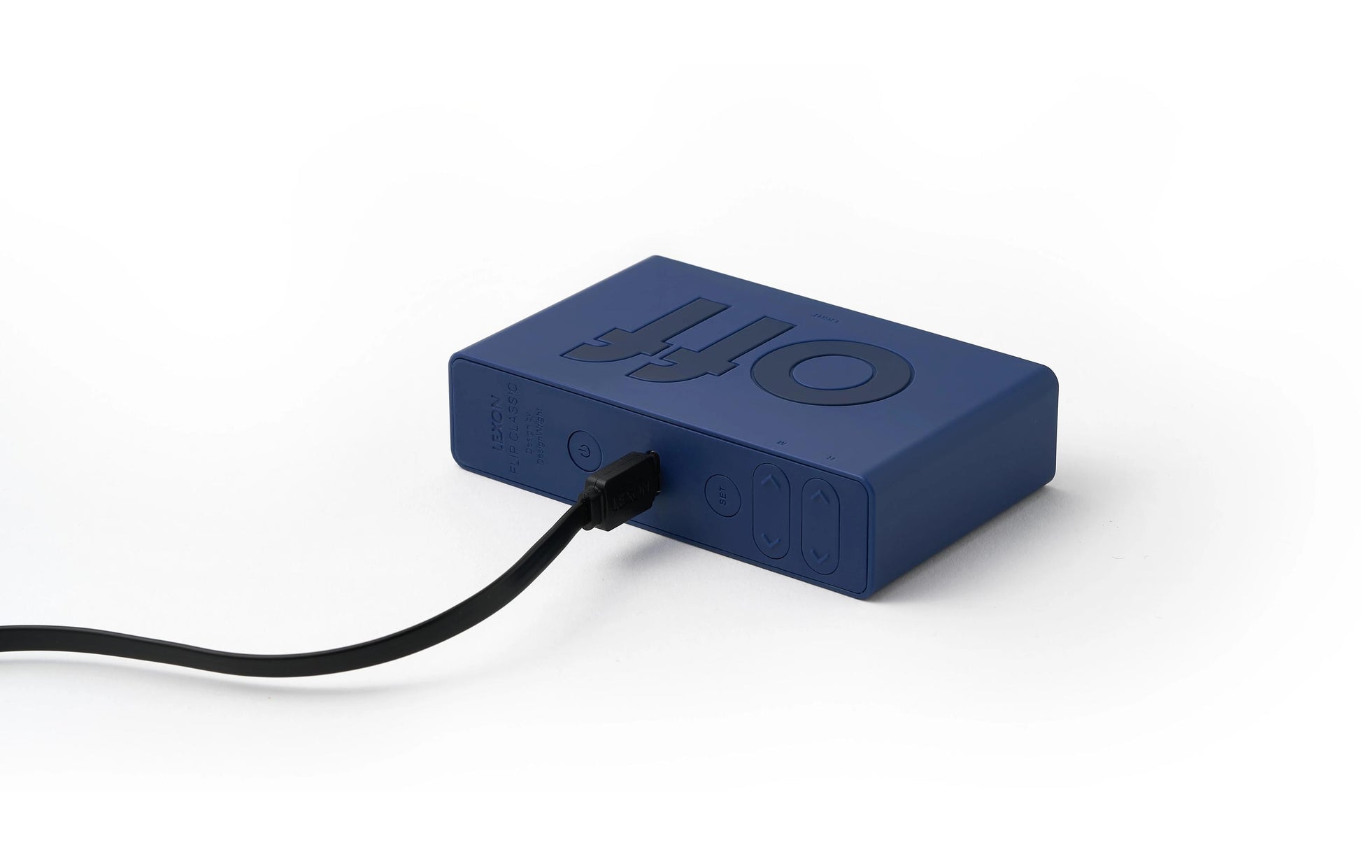 LEXON Wecker Flip Classic – digital – 10,4 × 2,6 × 6,5 cm, dunkelblau, Schlummerfunktion, USB-Ladeanschluss