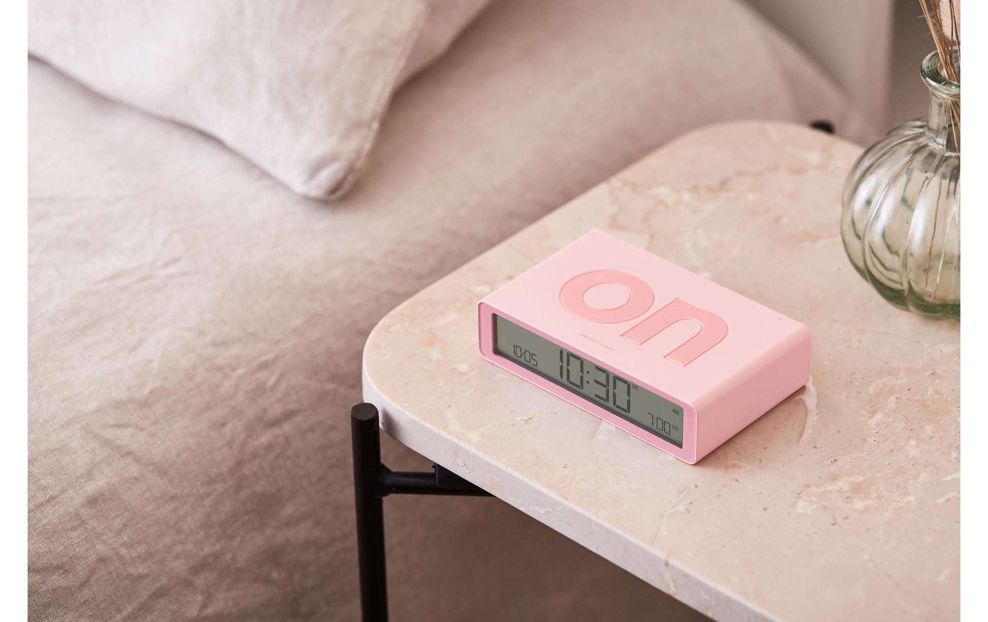 LEXON Digitalwecker – Snooze, USB, 10,4 × 2,6 × 6,5 cm, Rosa