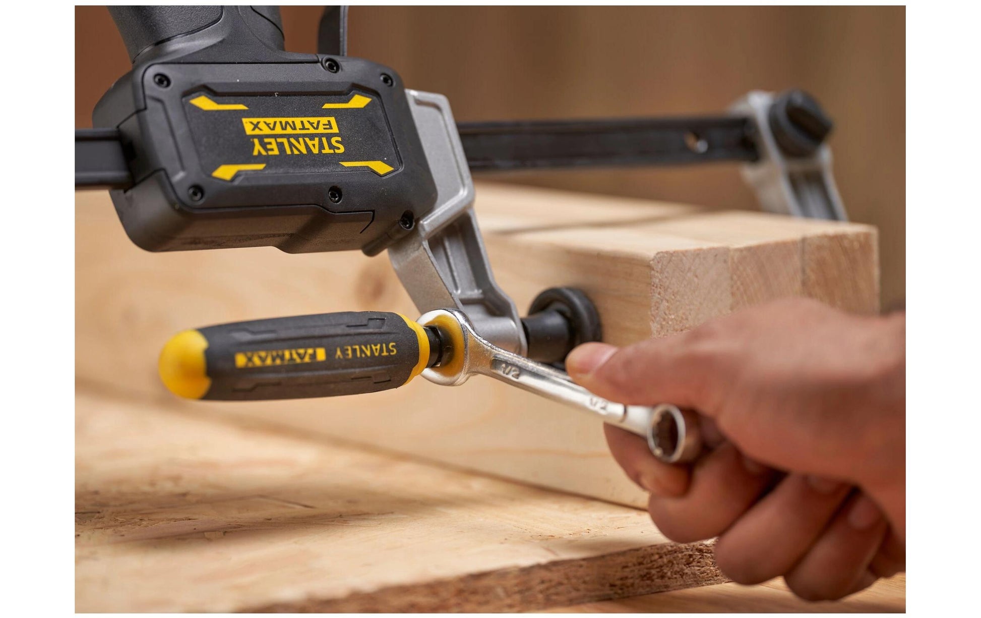 Stanley FatMax Hybrid Einhandzwinge – Spannweite 600 mm