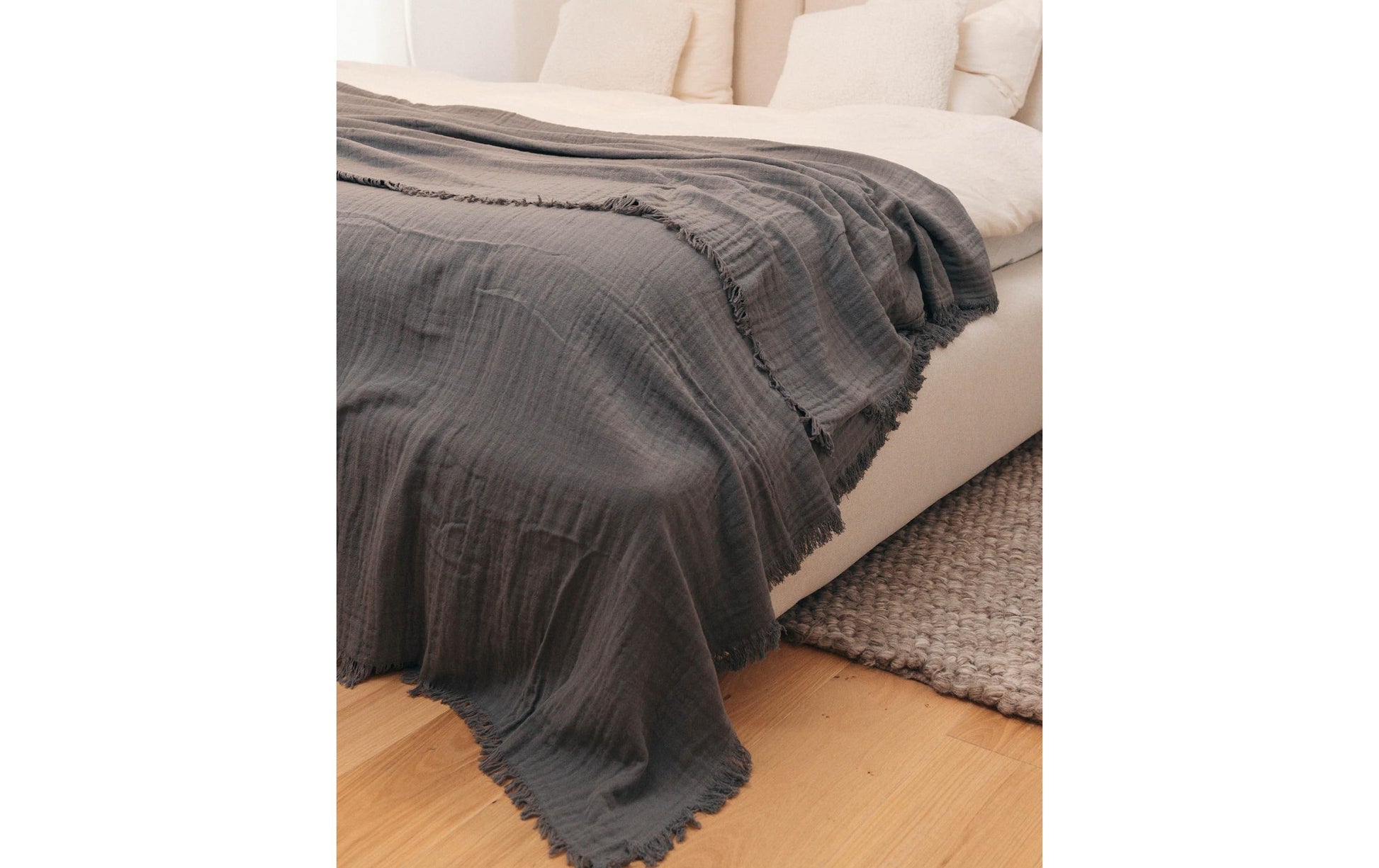 Esmée Musselin Tagesdecke – 220 × 240 cm, Dunkelgrau