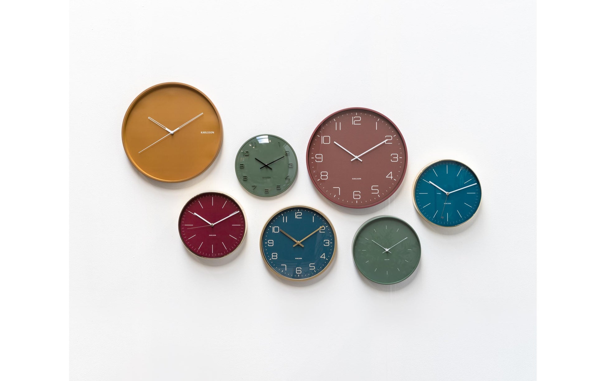 Karlsson Wanduhr Hue – Ø 40 cm, braun, Metall, lautlos