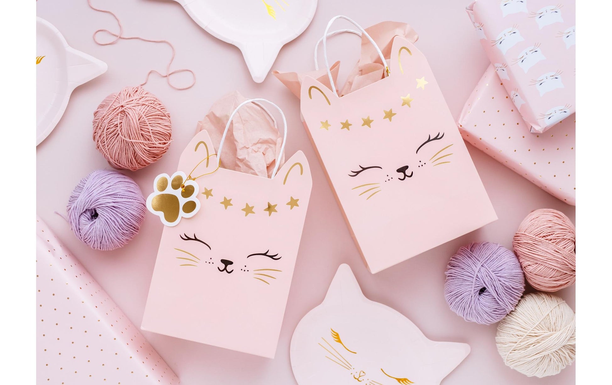PartyDeco Geschenktasche Katze – 180 × 275 × 105 mm – Seilgriff, Anhänger (Katzenpfote) – 1 Stk. – Weihnachten