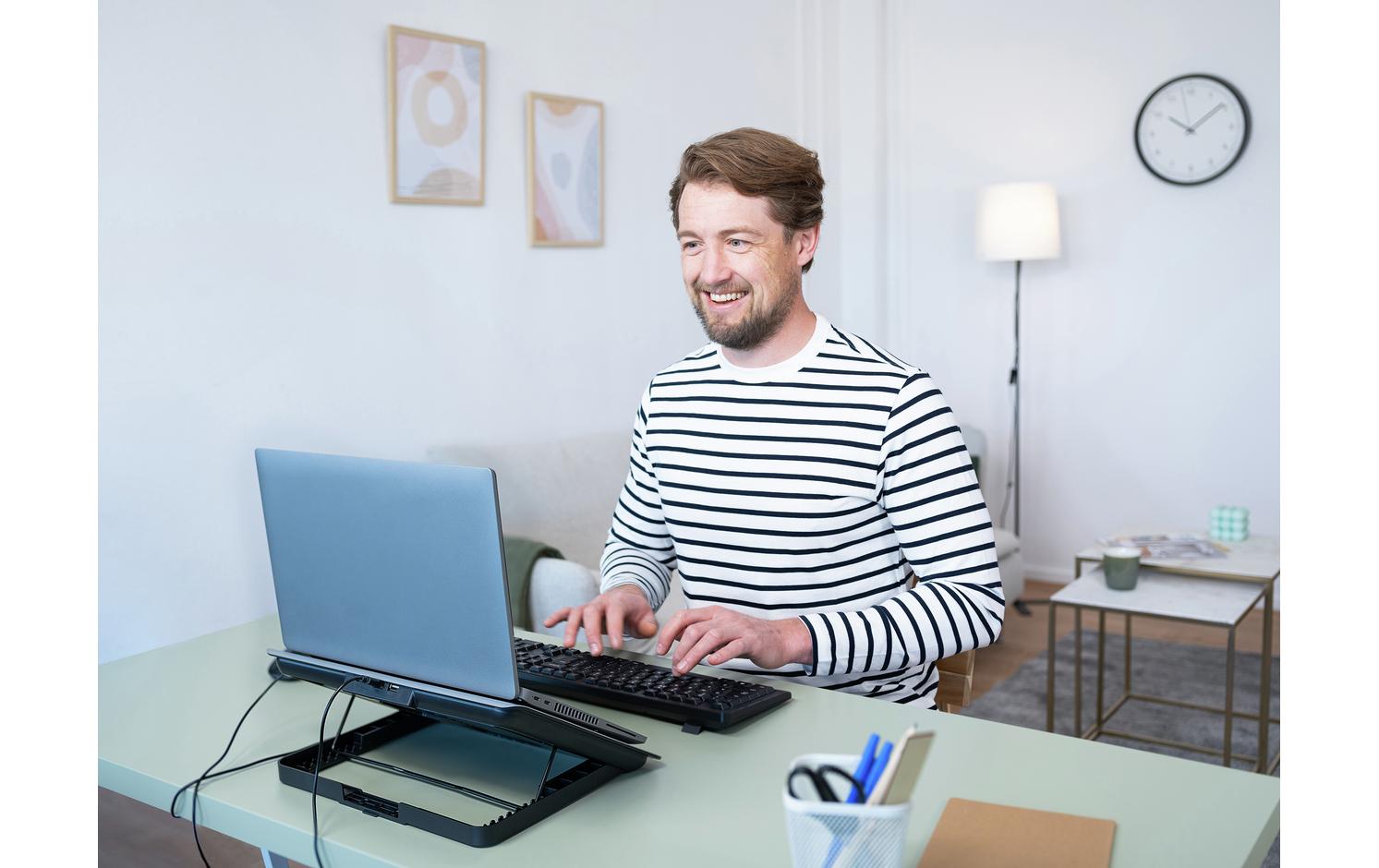 Trust Laptop-Ständer – für Notebooks bis 16" – höhenverstellbar, 1 Lüfter (180 mm, 35 dB) – Grau