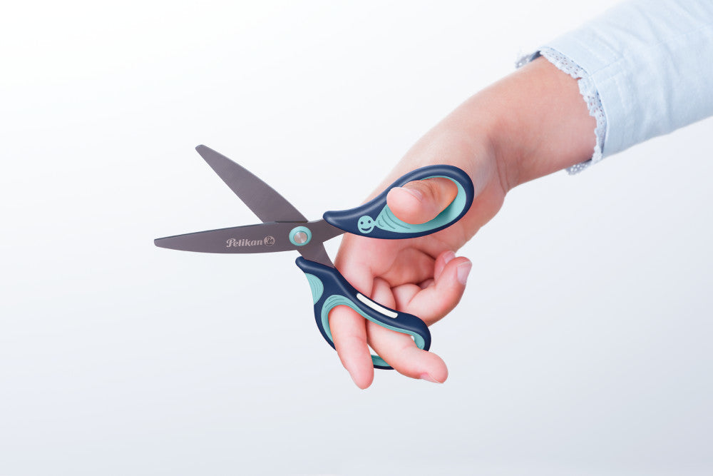 Pelikan griffix Kinderschere, für Rechtshänder – Titannitrid-beschichtet, ergonomischer Griff, latexfrei, Blau