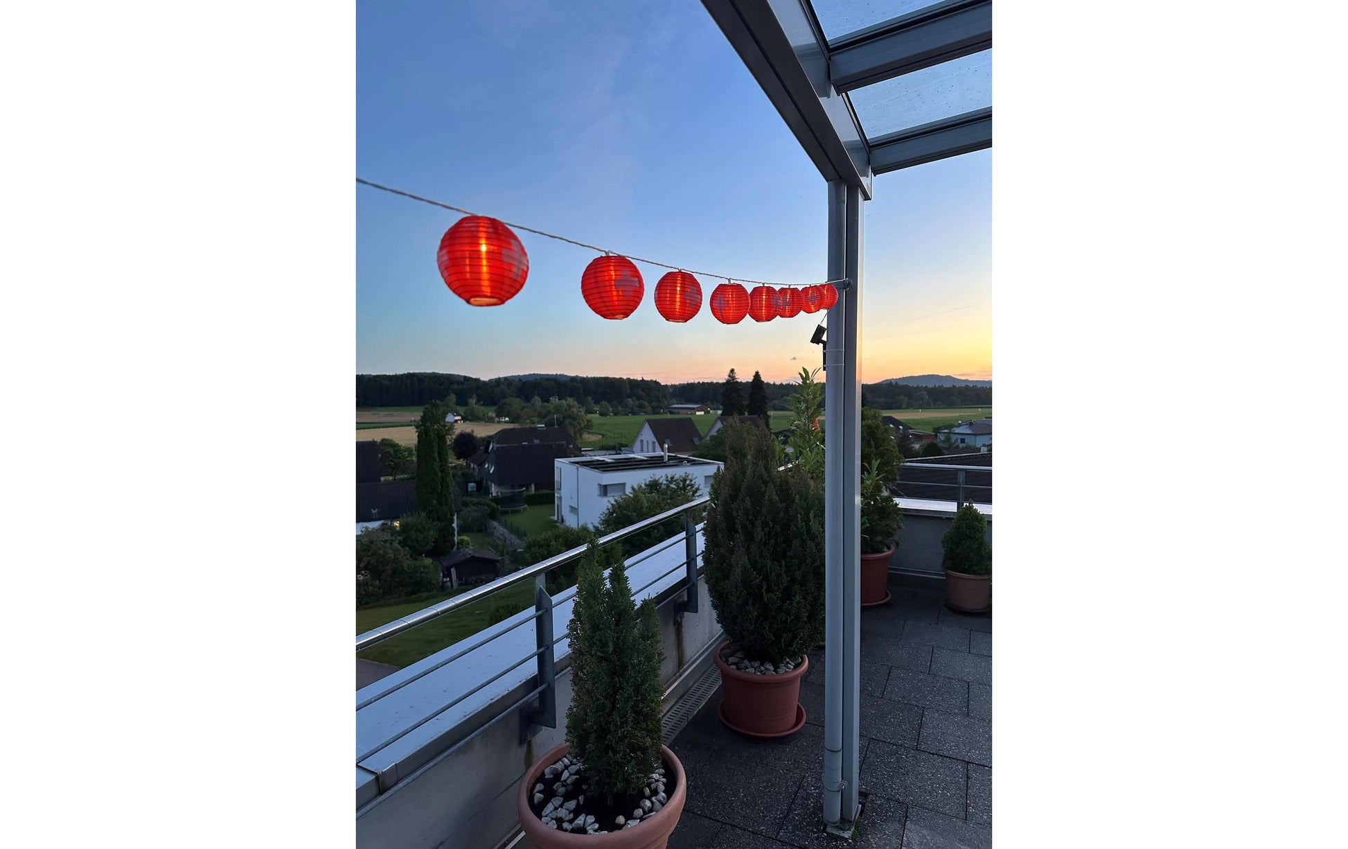 Dameco Lichterkette CH-Kreuz 6er-Set – 1,8 m – 10 LEDs, Warmweiss – Solarbetrieb – Nylon, Rot/Weiss