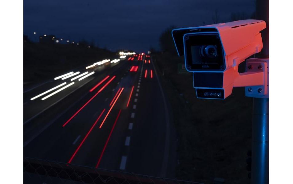 Axis Q1686-DLE Radar-Video-Fusionskamera