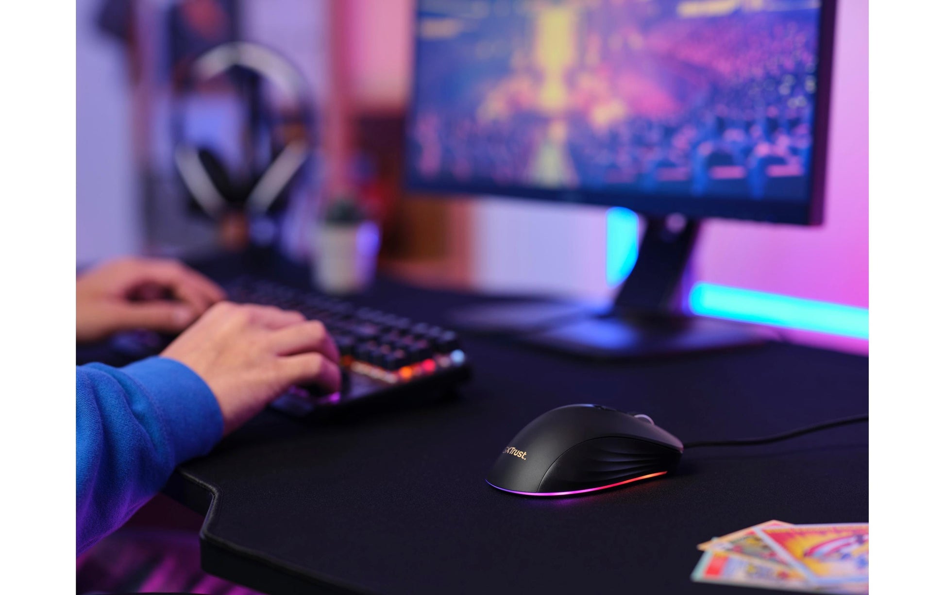 Trust GXT 924 YBAR+ Gaming-Maus – kabelgebunden, 6 Tasten, für Rechtshänder, RGB-Beleuchtung, schwarz
