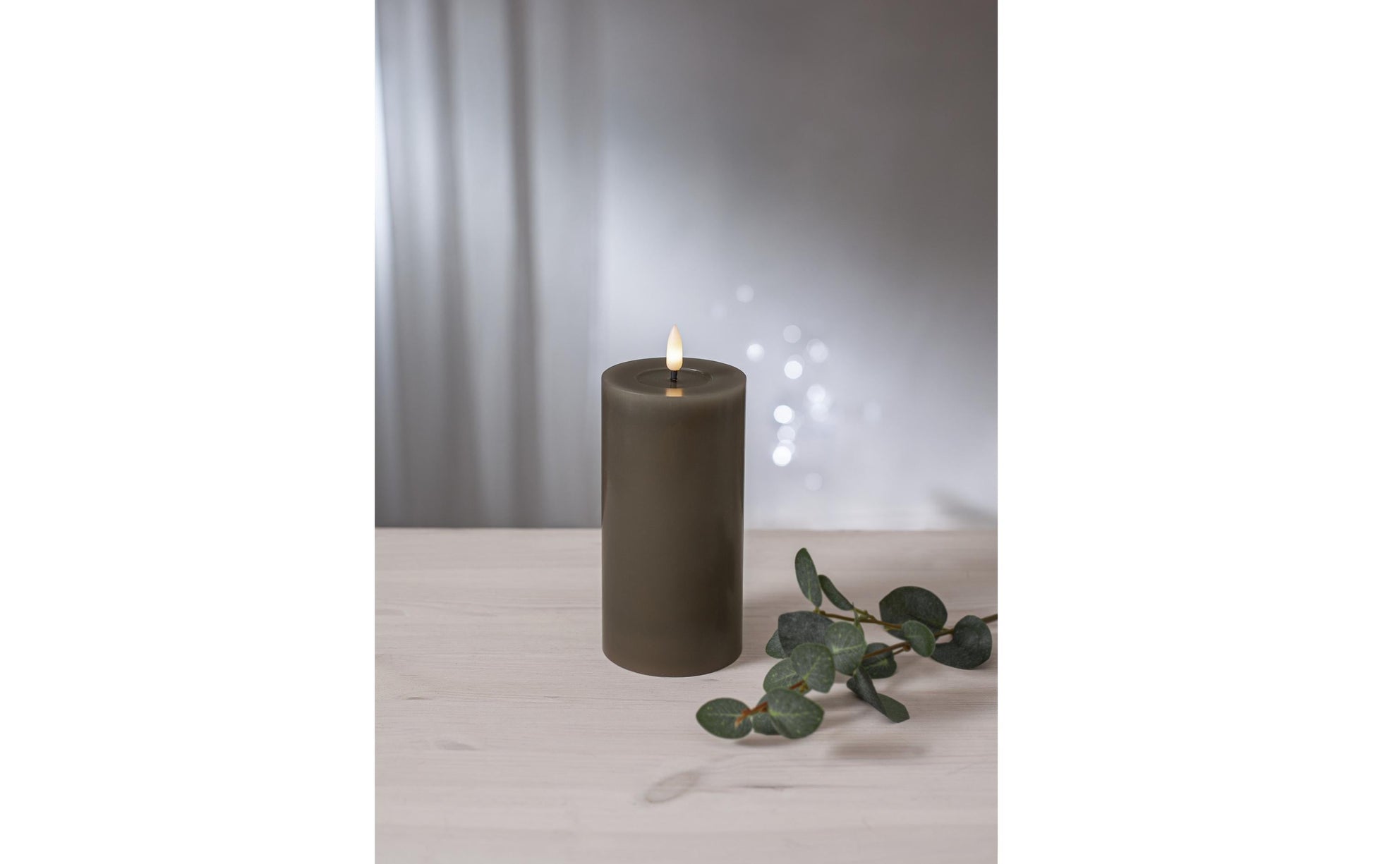 Star Trading LED-Kerze – Ø 7,5 × 17,5 cm, Timerfunktion (6 h/18 h) – Braun