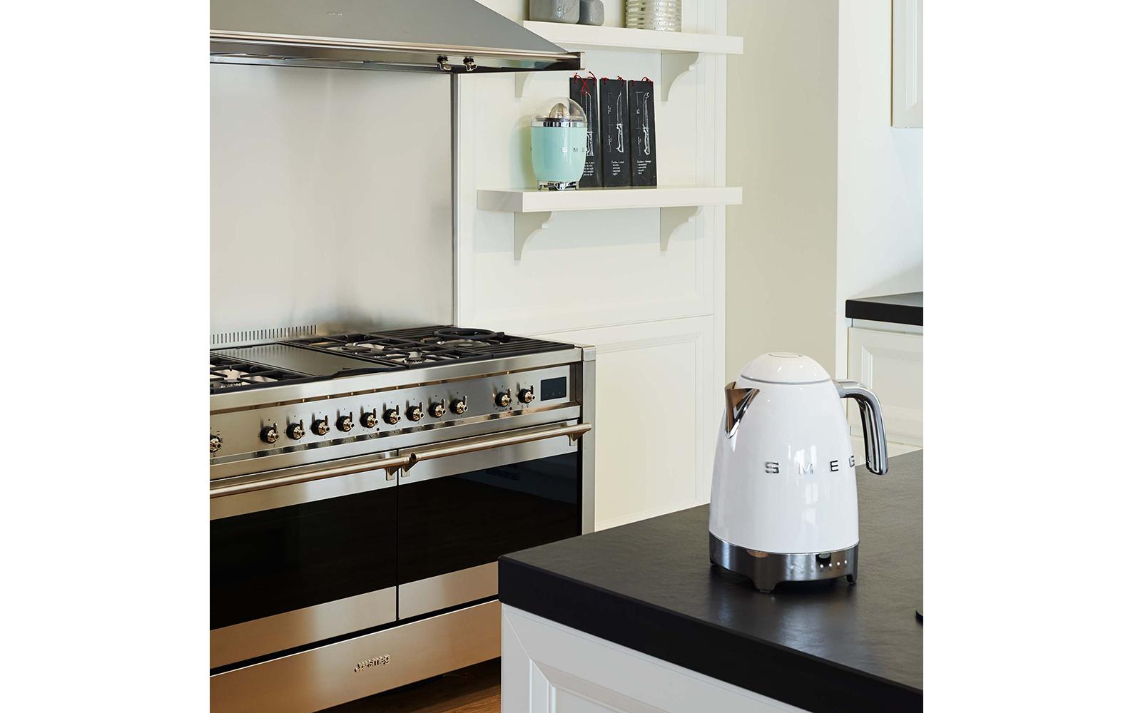 Smeg KLF04WHEU – Wasserkocher 1,7 l, Temperaturregler, 2400 W, Kunststoff, Weiss