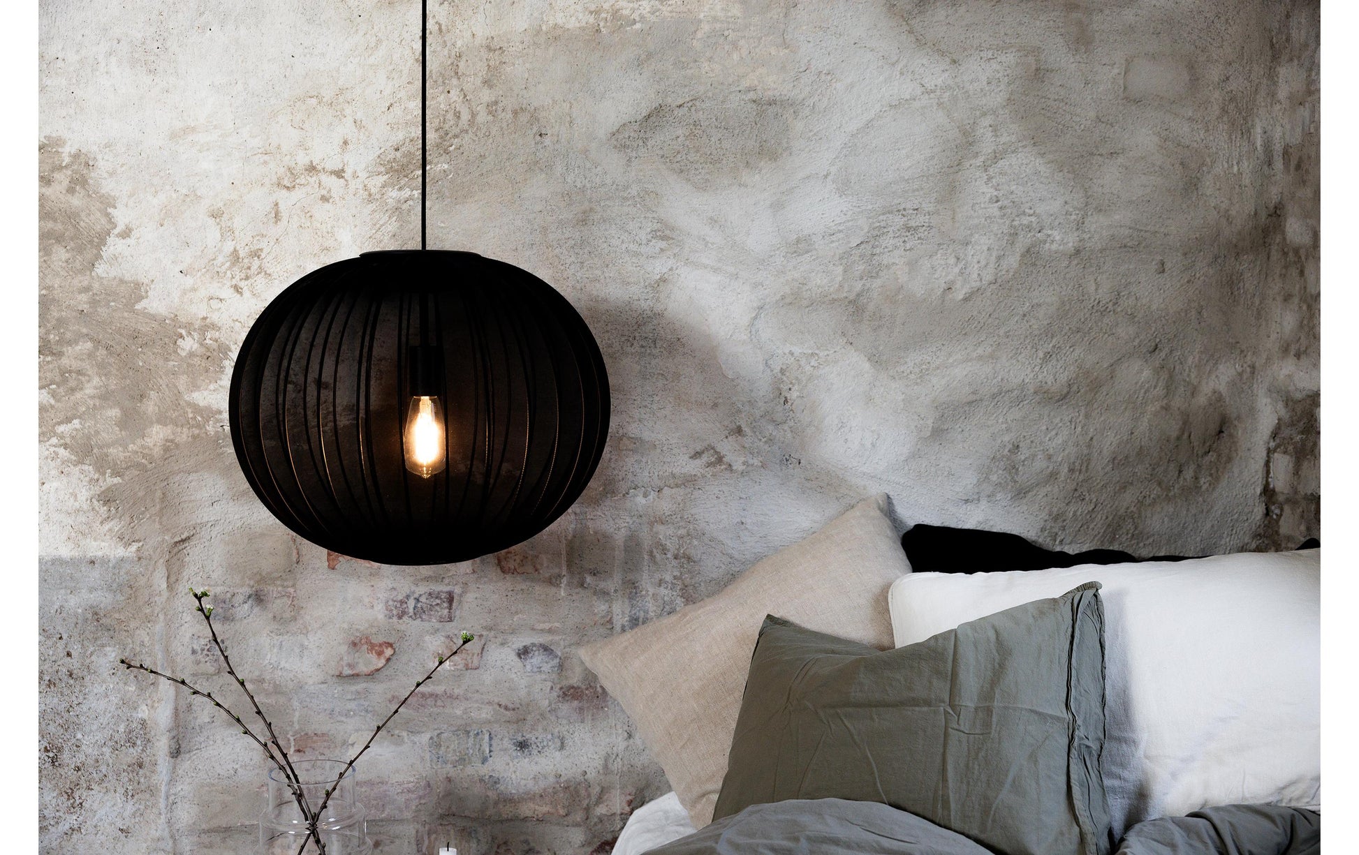 Markslöjd Pendelleuchte Florence – Ø 50 × 40 cm, 40 W, Neutralweiss, nicht dimmbar, schwarz, Kabellänge 1,9 m