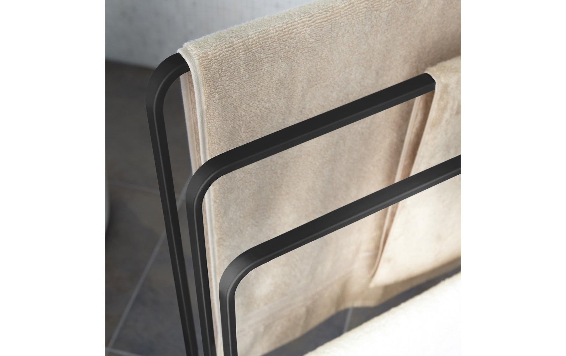 Yamazaki Handtuchständer TOWER – 14×70×81 cm, Stahl, Schwarz