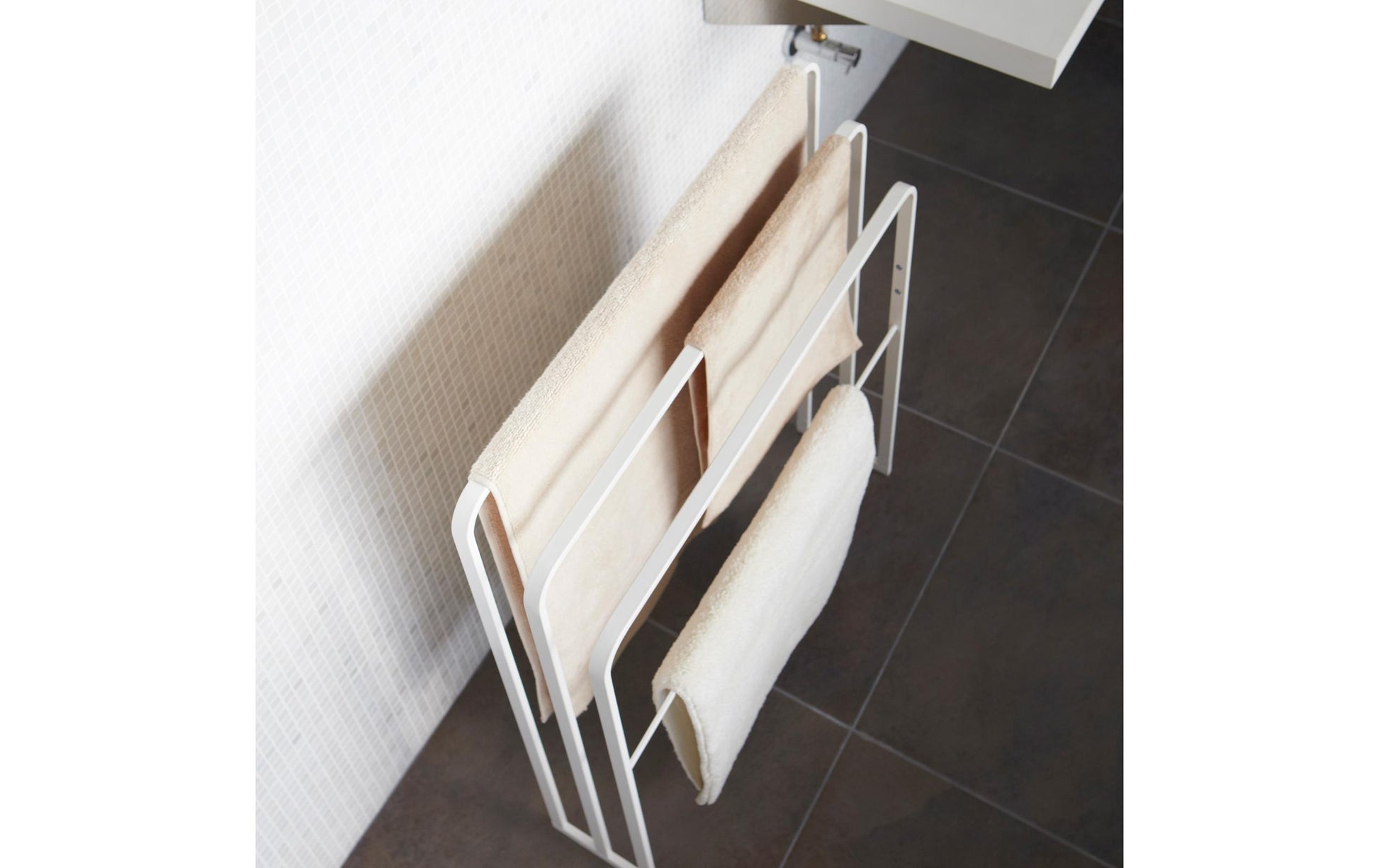 Yamazaki Handtuchständer TOWER – 14×70×81 cm, Stahl, Weiss